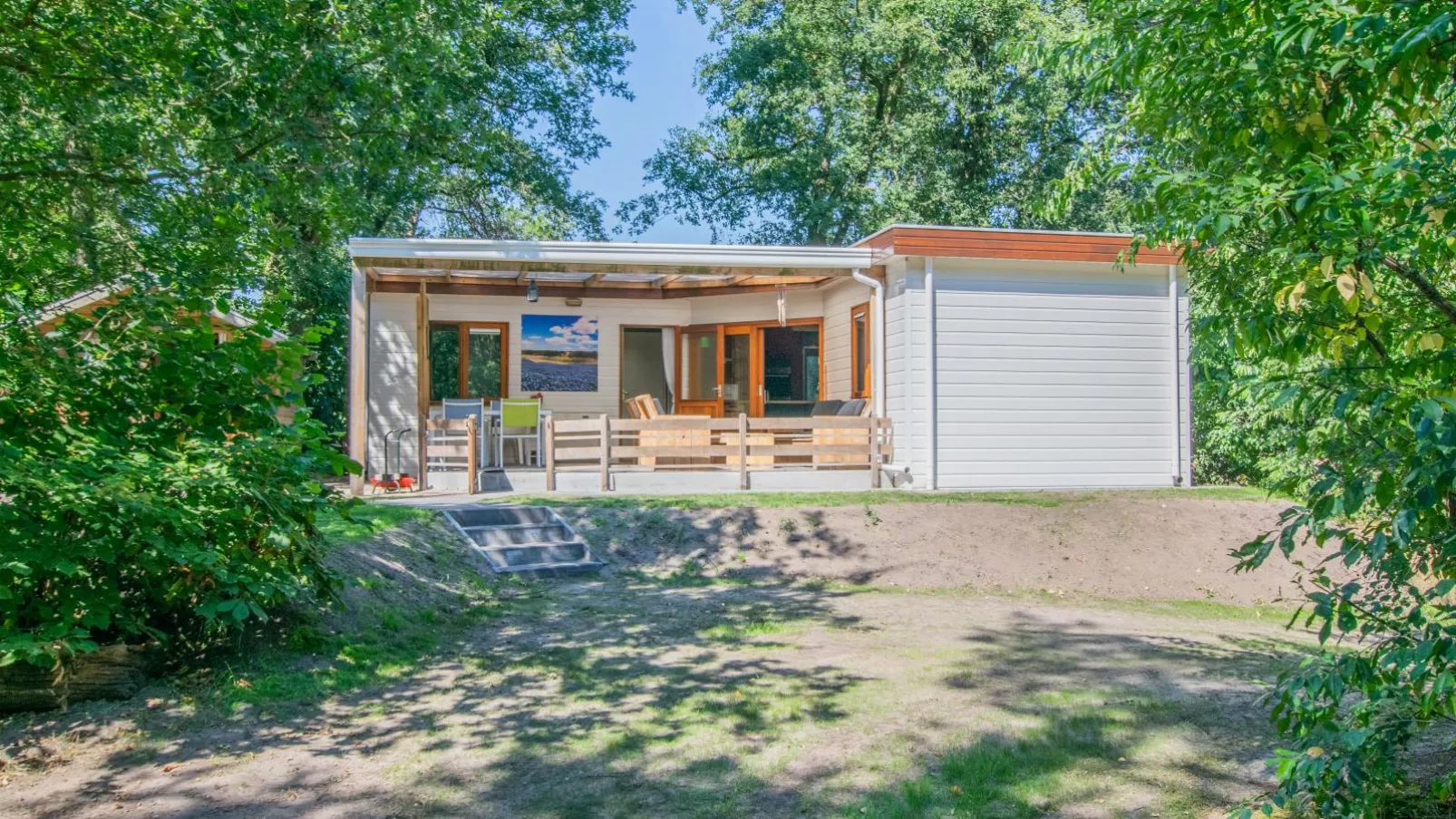 Witte Bungalow-Extérieur été