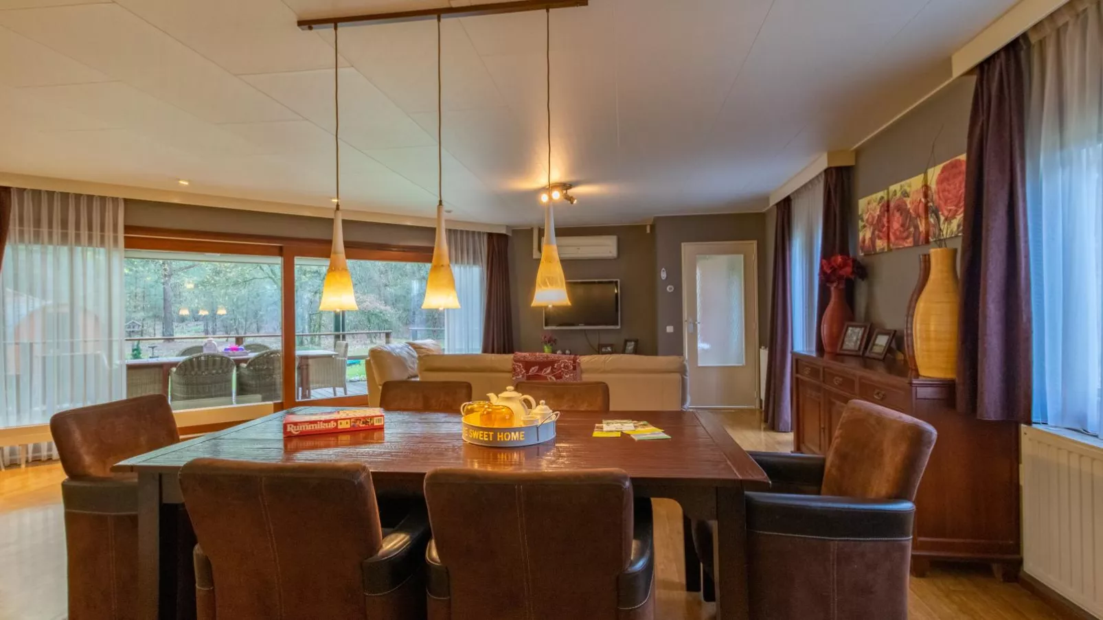 Villa Maashorst-Dining room
