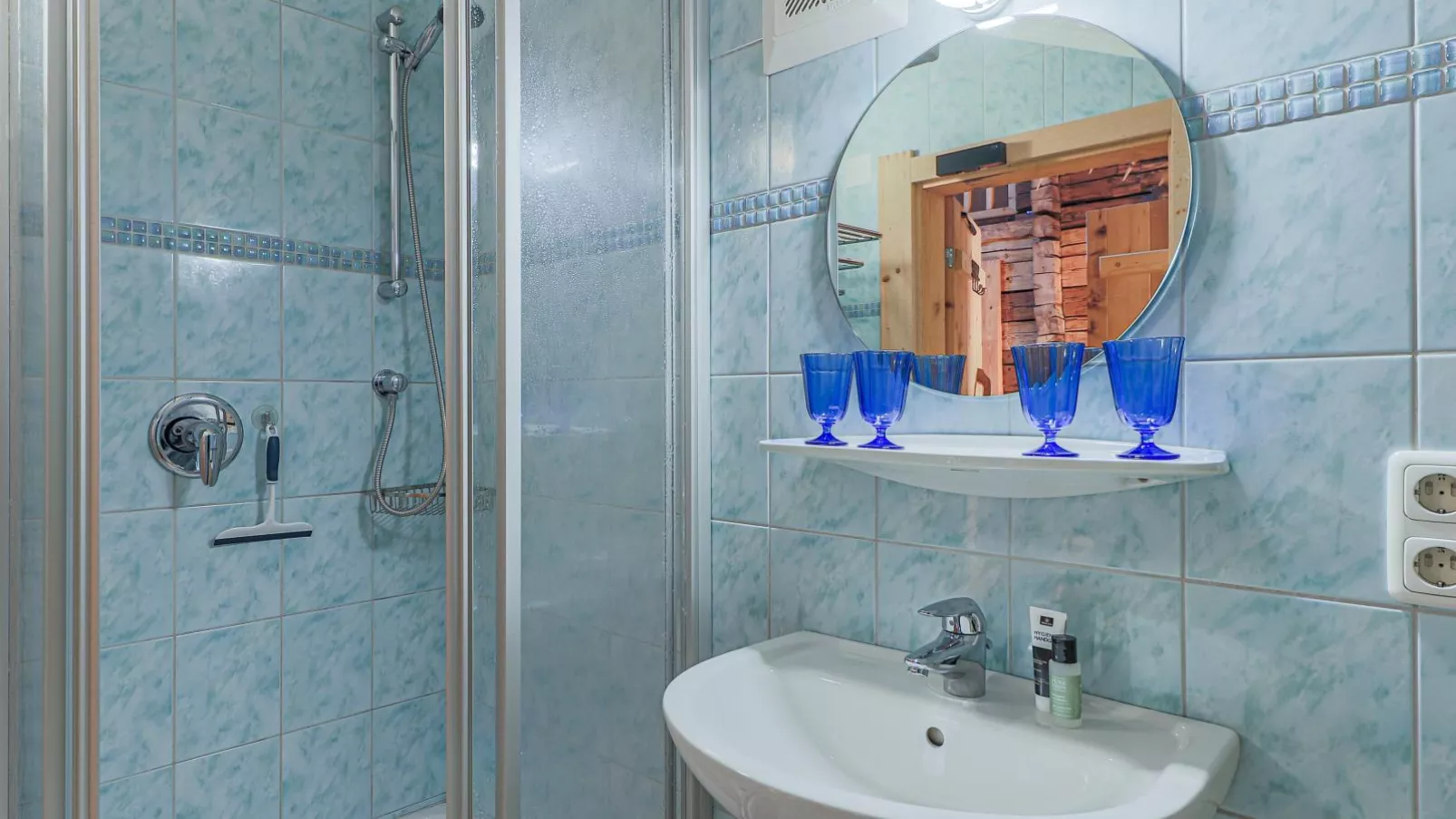 Hauserbauer Small-Bathroom