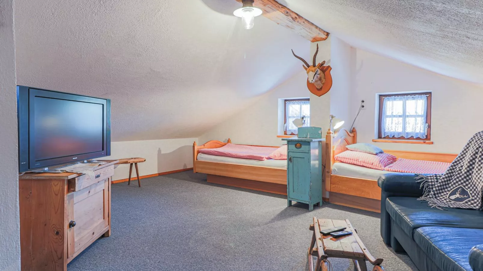 Hauserbauer Small-Bedroom
