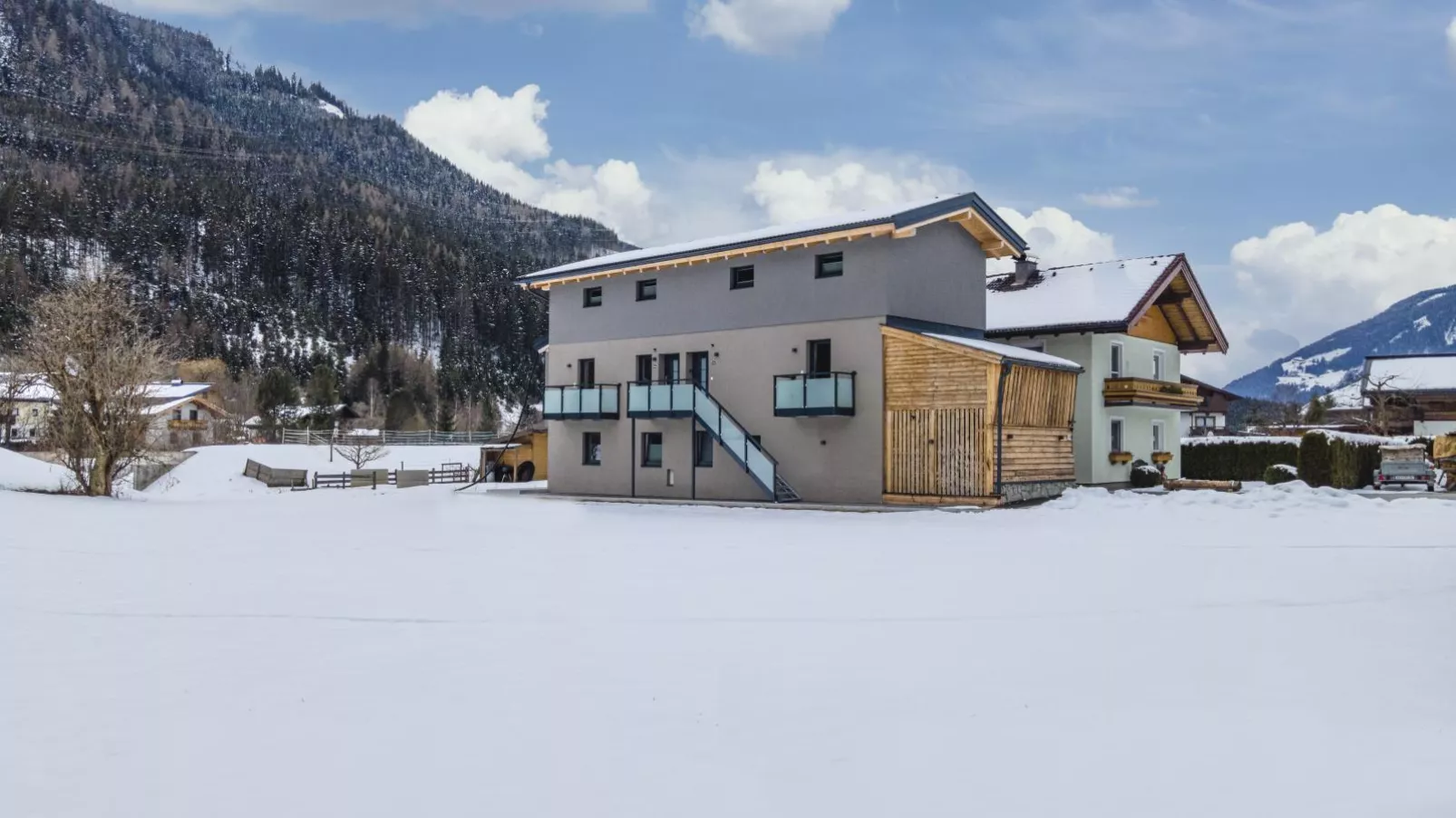 Michelle Top 1-Exterior winter