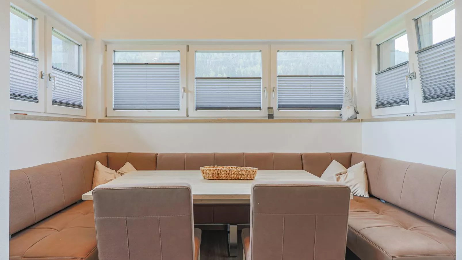 Michelle Top 1-Dining room