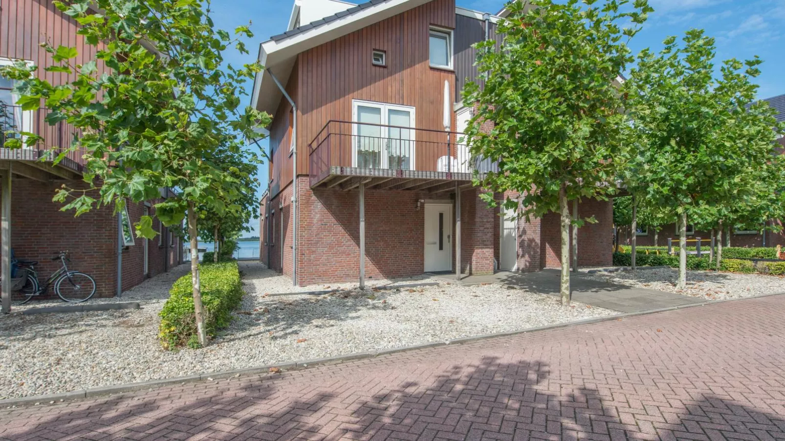 Assum II-Exterior summer