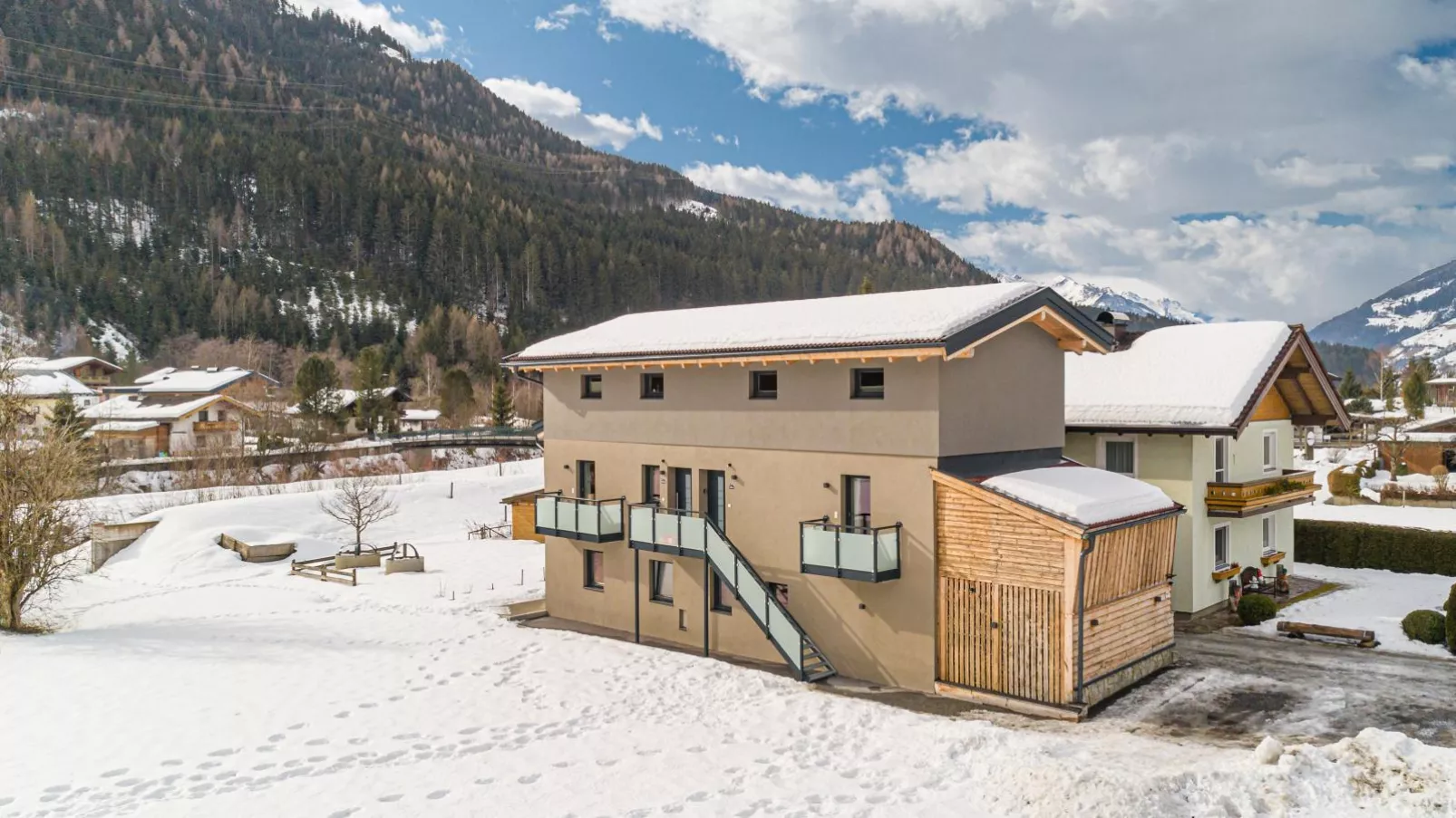 Tobias Top 2-Exterior winter