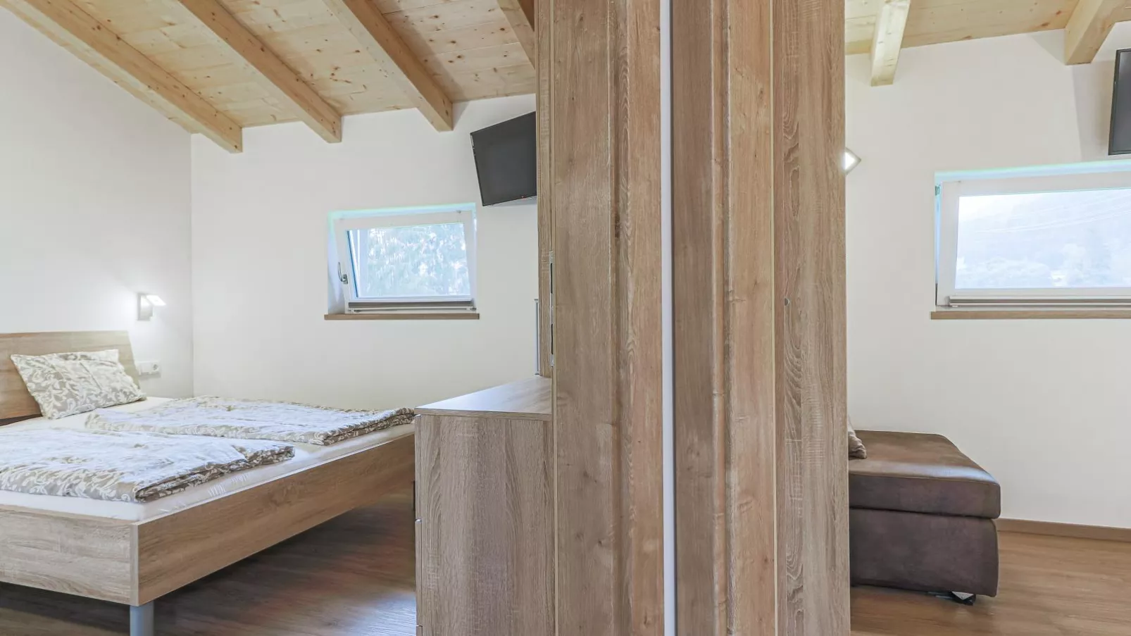 Tobias Top 2-Bedroom