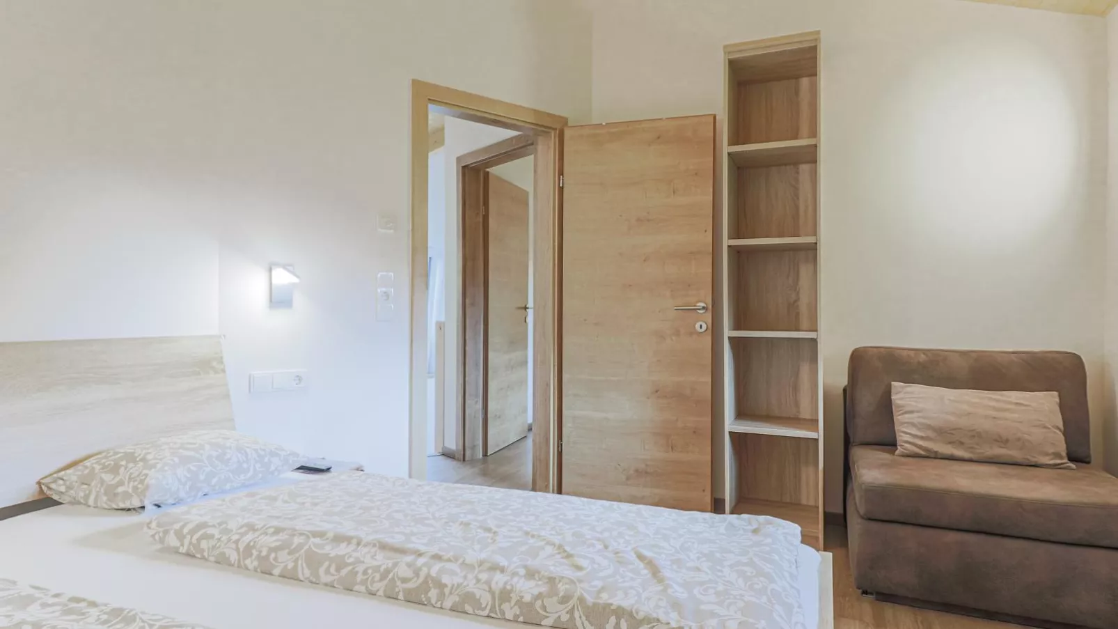 Tobias Top 2-Bedroom