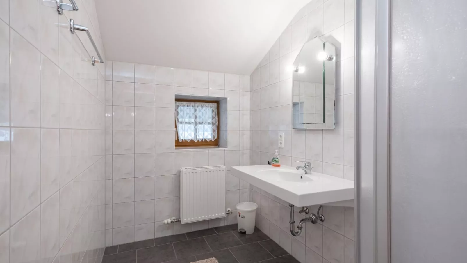 Haus Durchegg-Bathroom