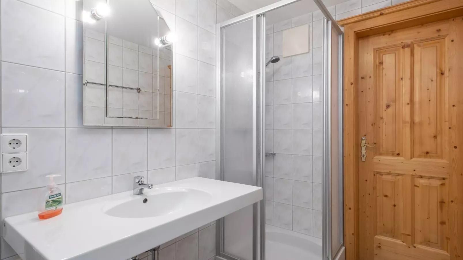 Haus Durchegg-Bathroom