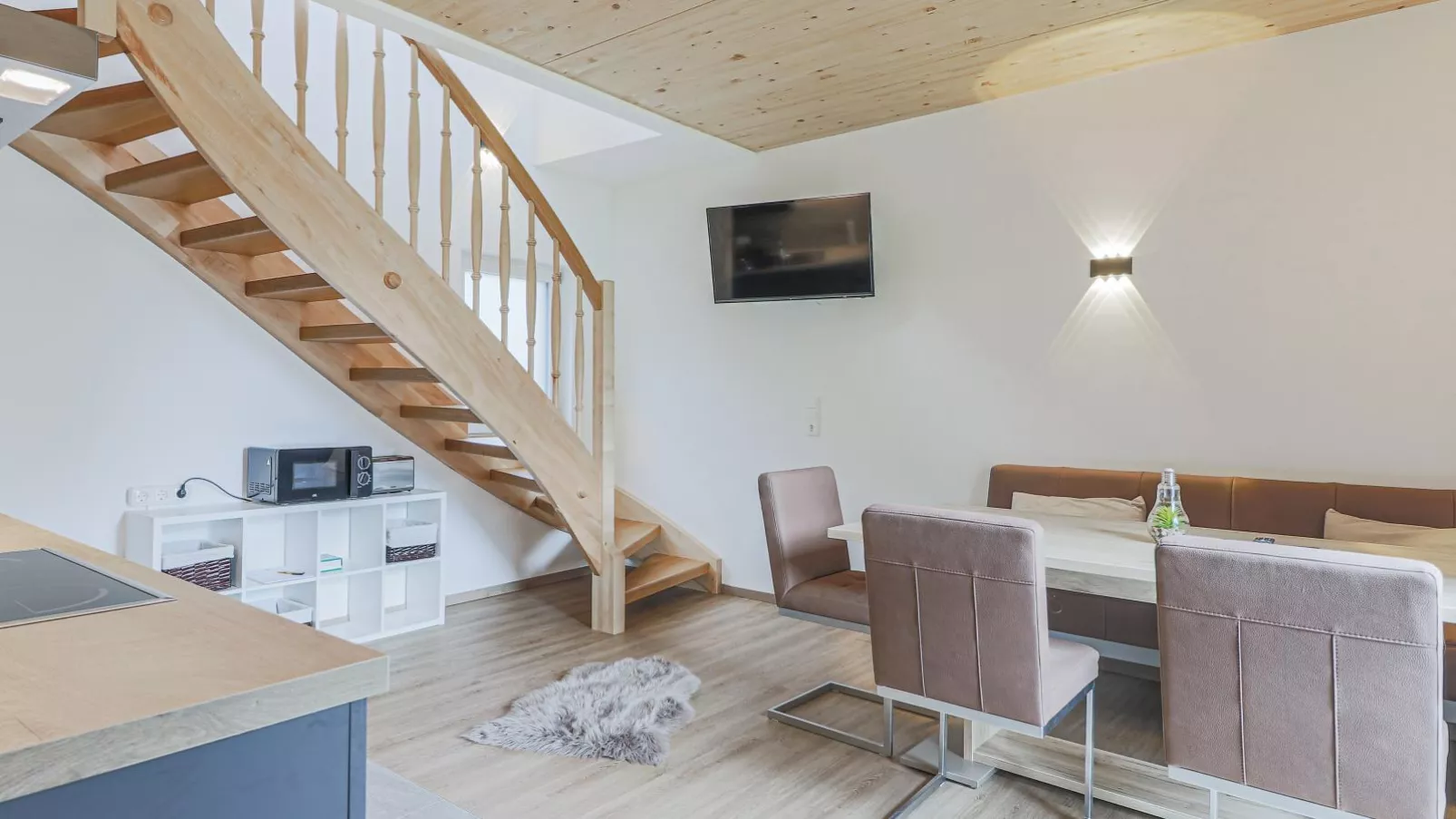 Tobias Top 2-Living room