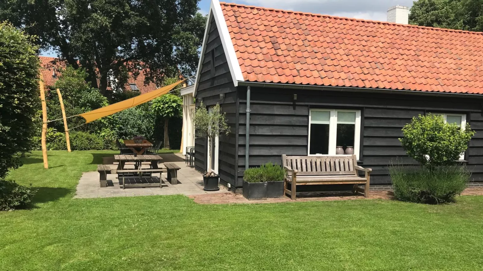 Hemels Helleke 2-Gardens summer