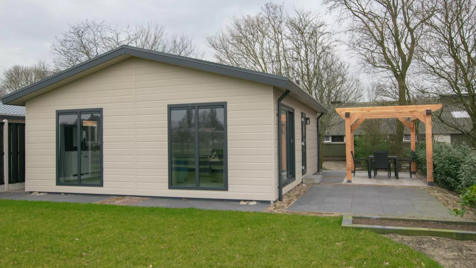 De Huismus-Exterior summer