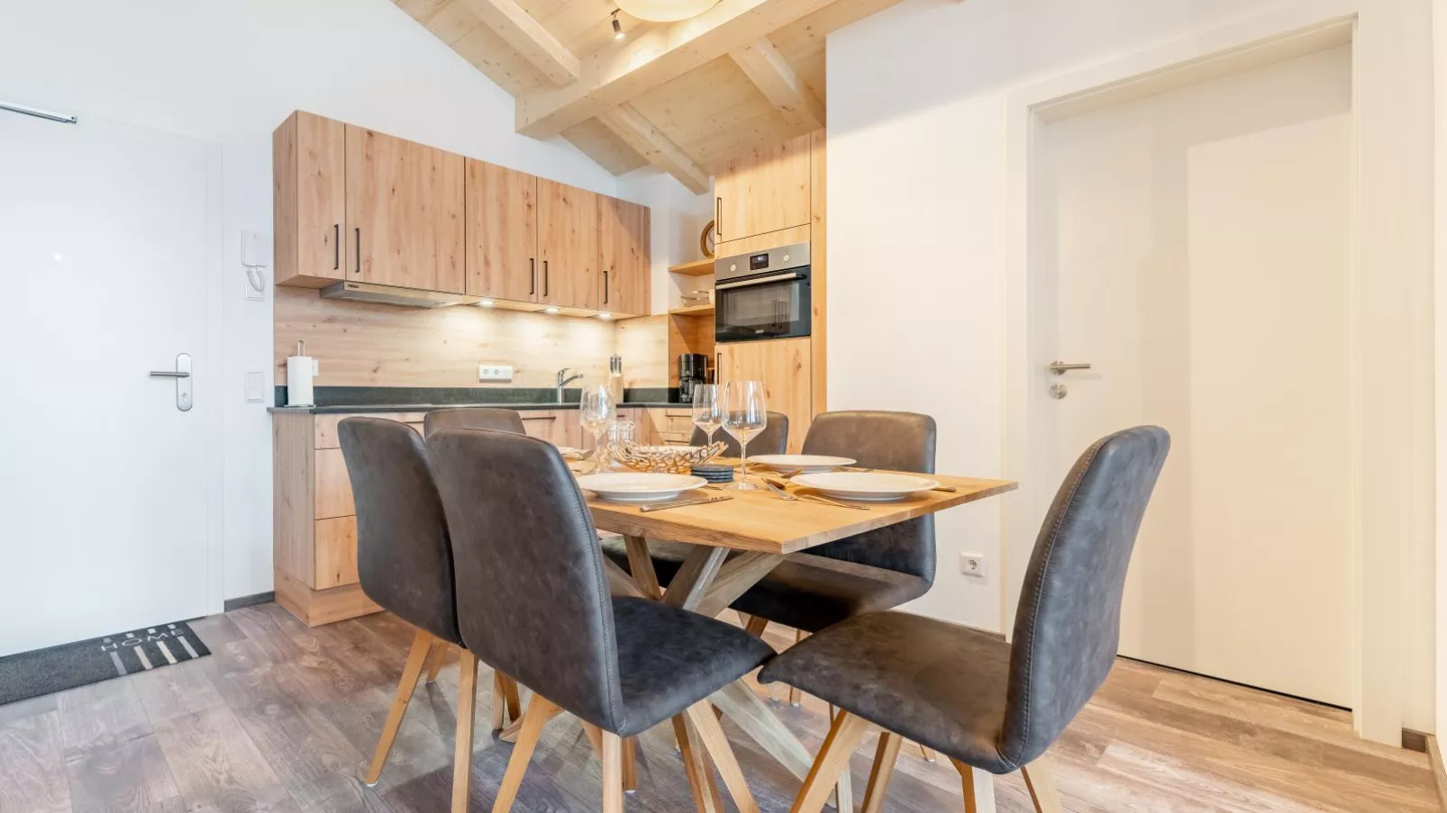 Falken Suites TOP 8-Dining room