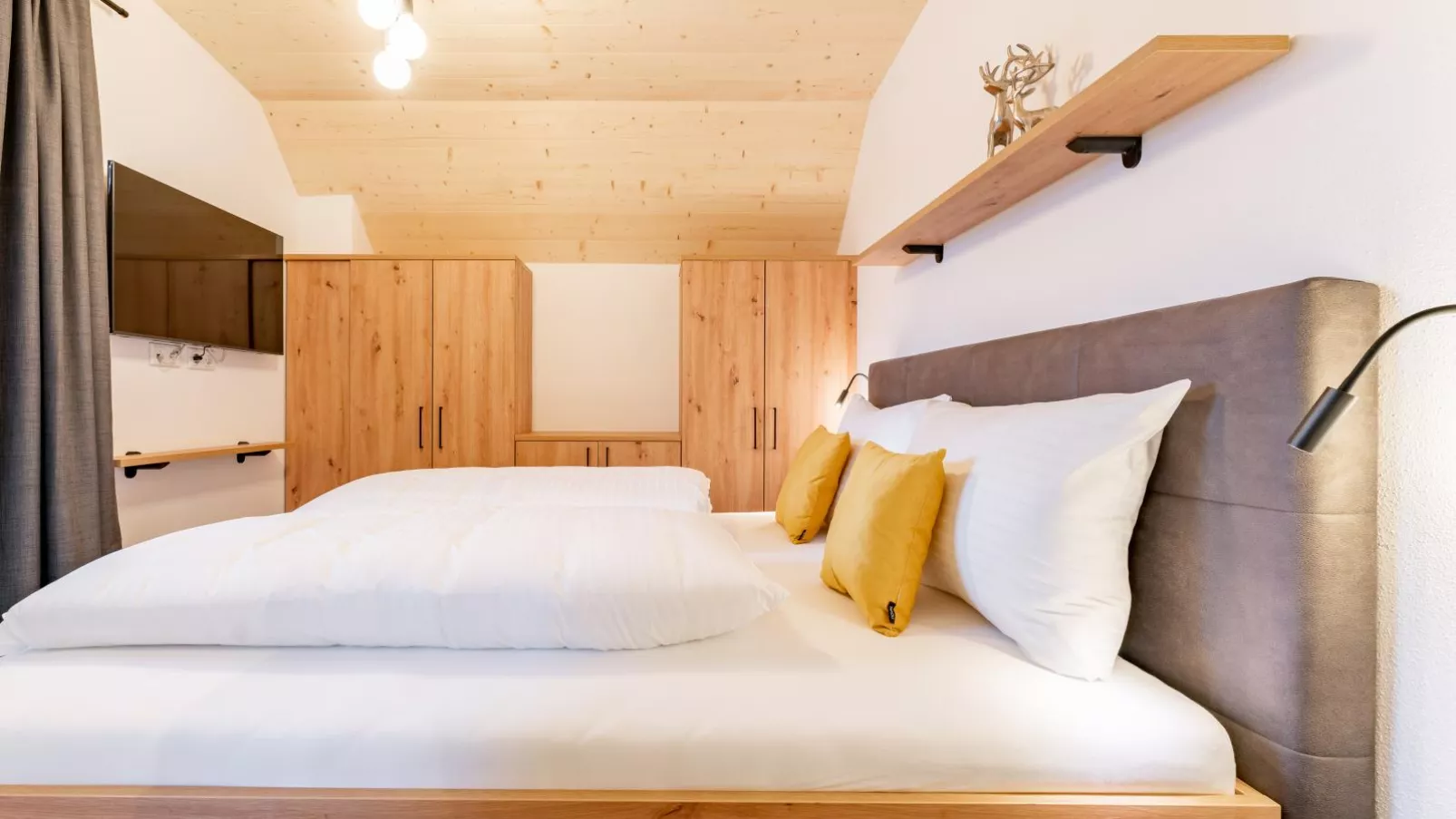 Falken Suites TOP 8-Bedroom