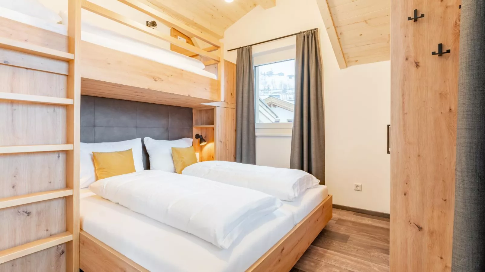 Falken Suites TOP 8-Bedroom