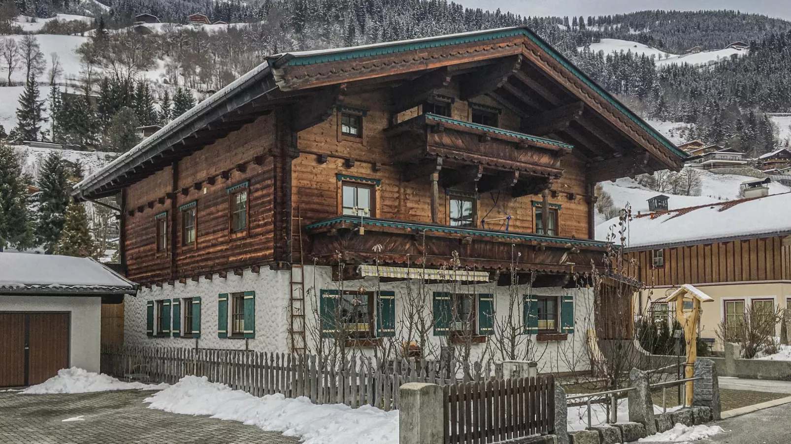 Bergzeit-Exterior winter