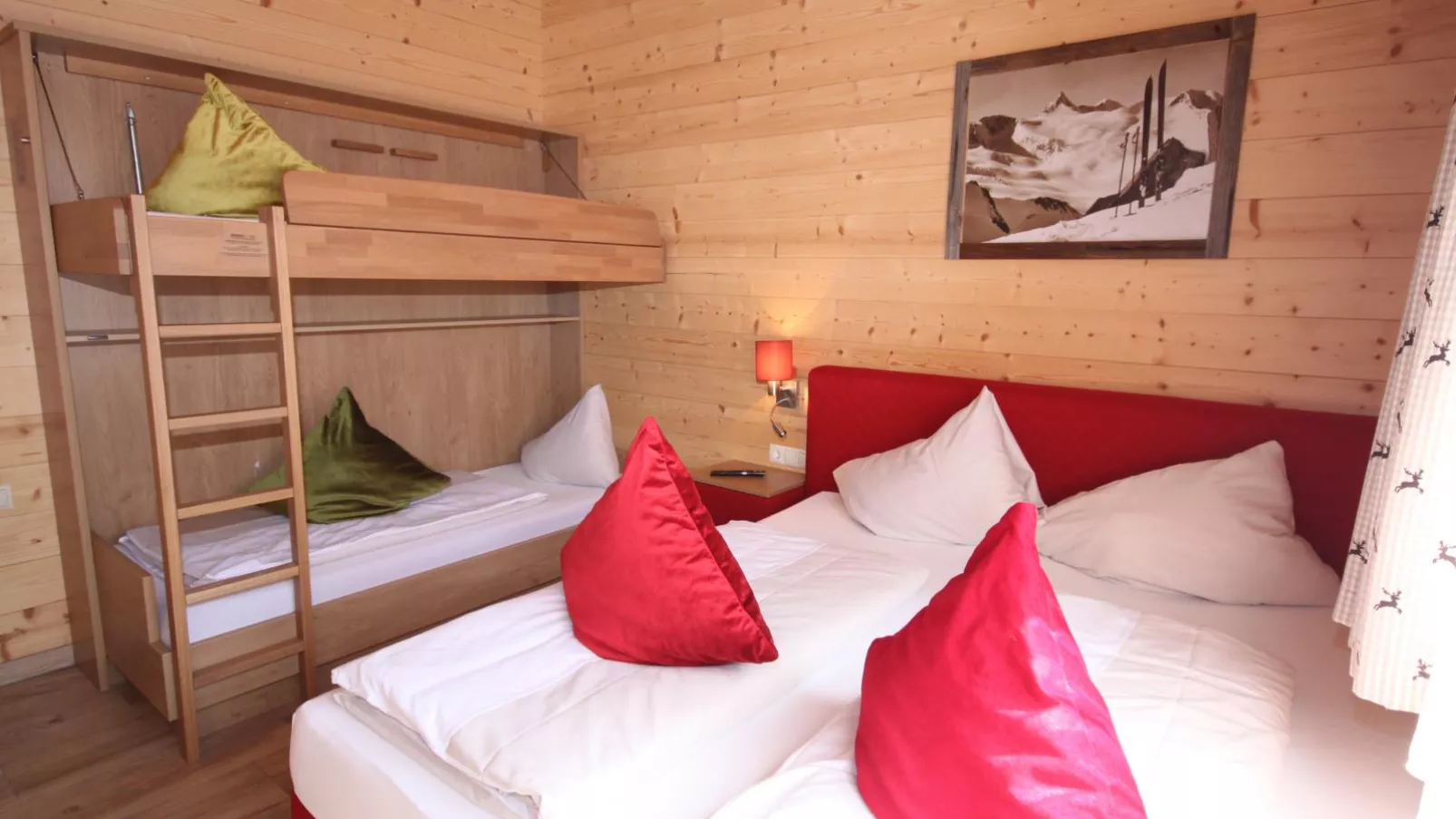 Kaprun Lodge - R-Bedroom