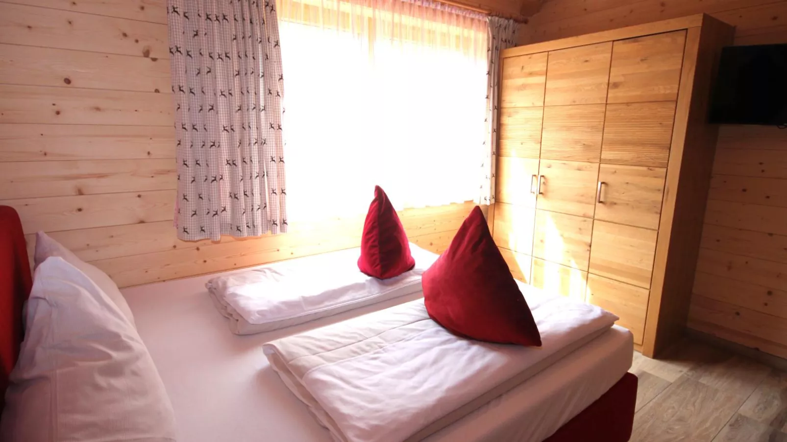 Kaprun Lodge - R-Bedroom