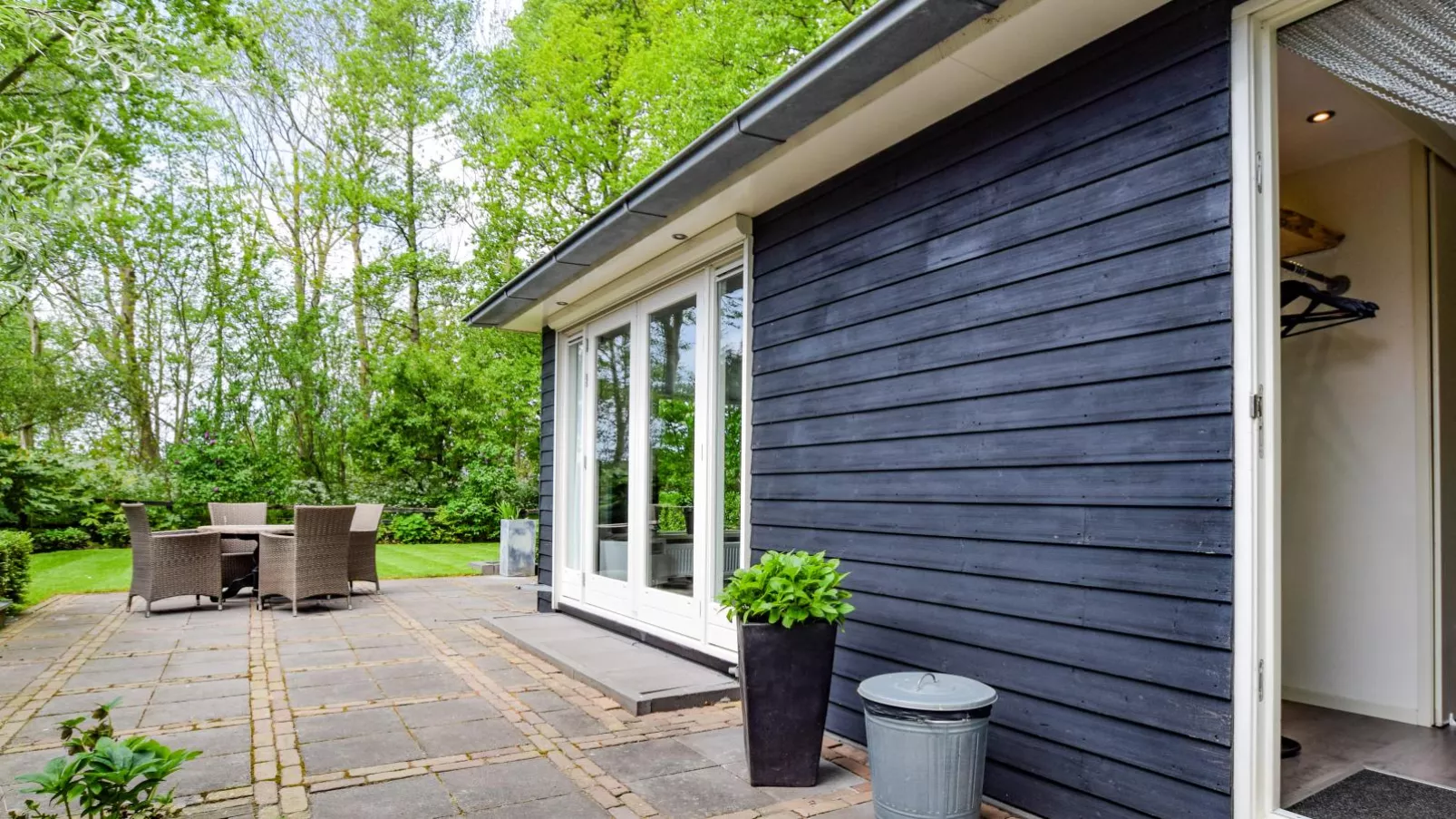 De IJsvogel-Exterior summer