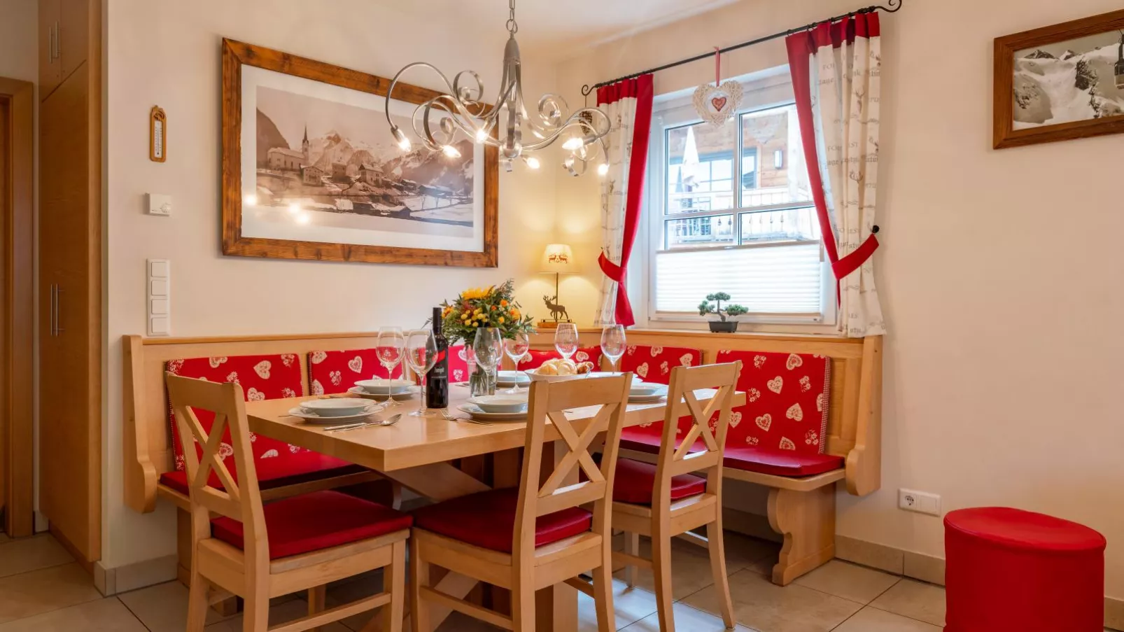 Arieke E10-Dining room
