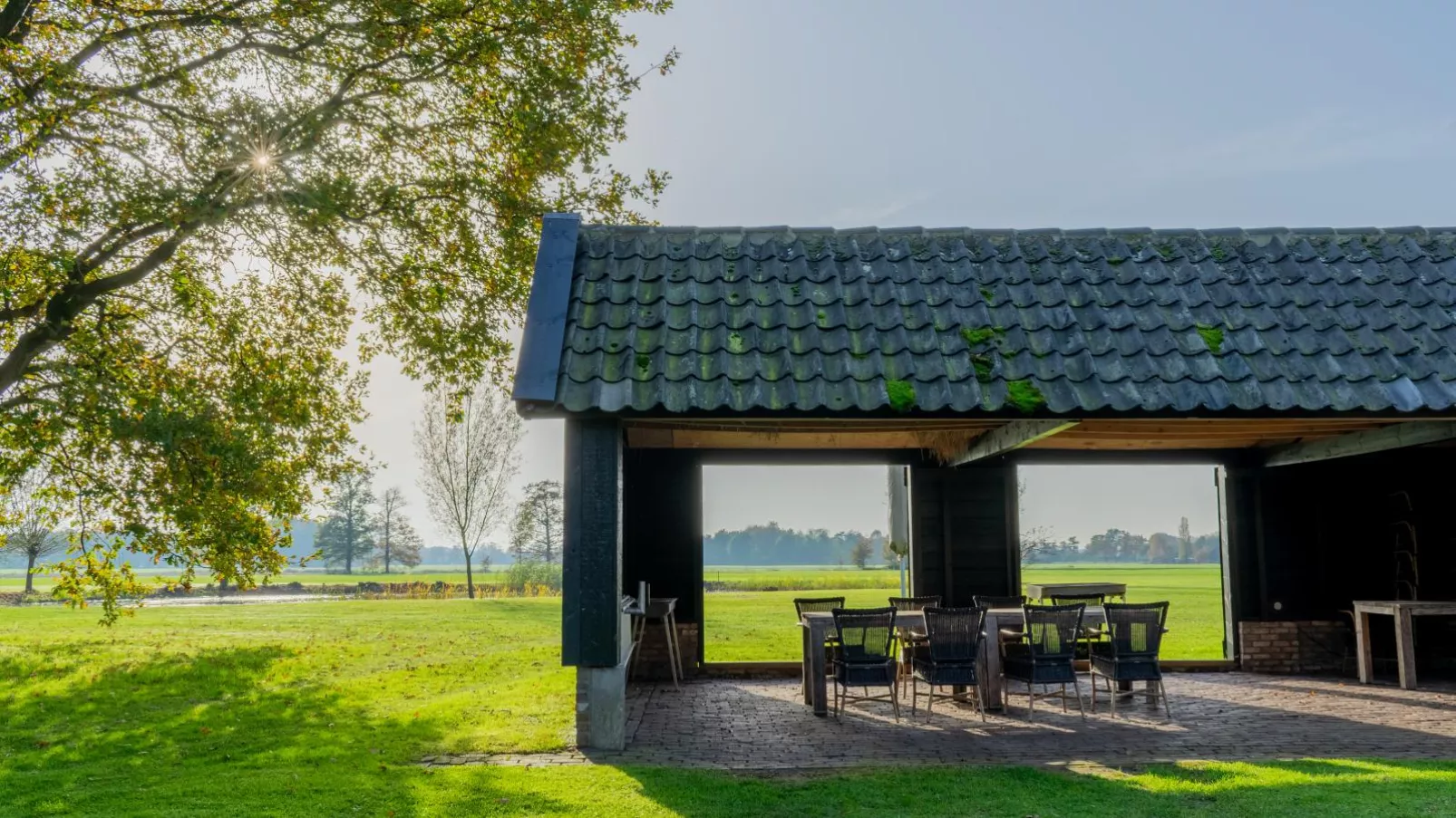 Landhuis de Vos-Terrace balcony