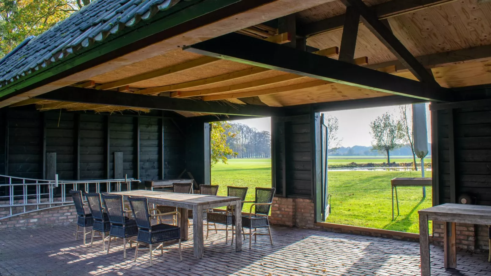 Landhuis de Vos-Terrace balcony