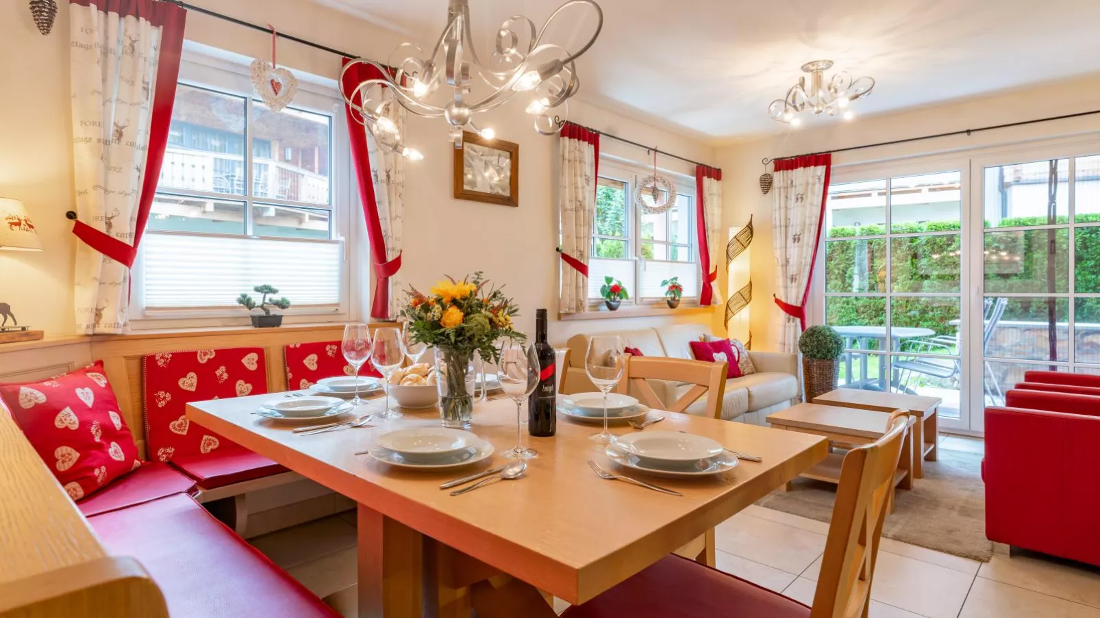Arieke E10-Dining room