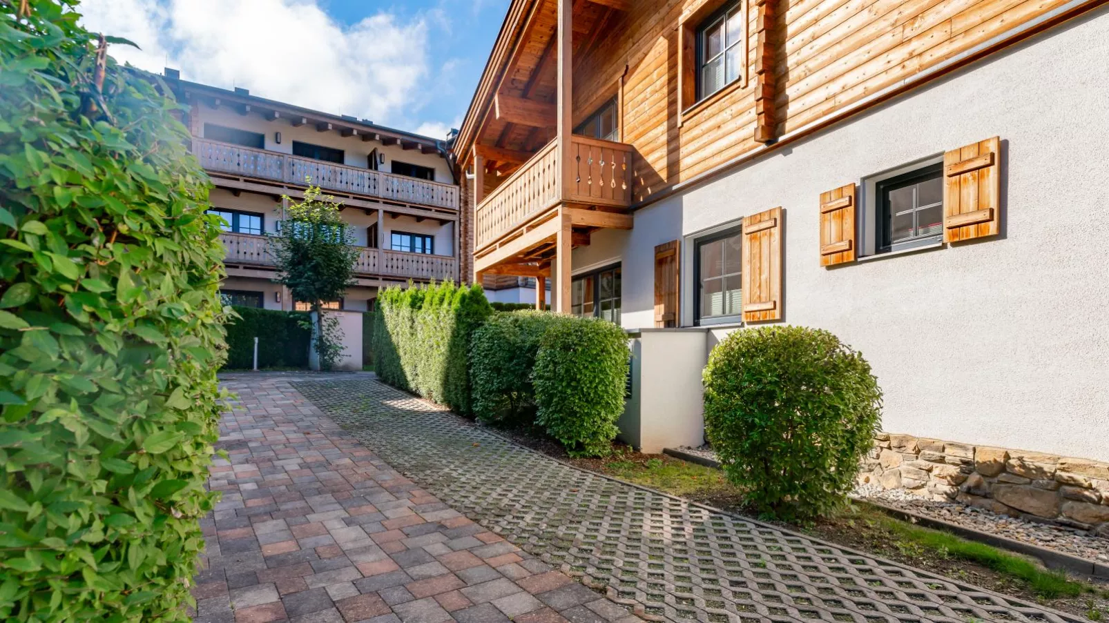 Arieke E10-Exterior summer