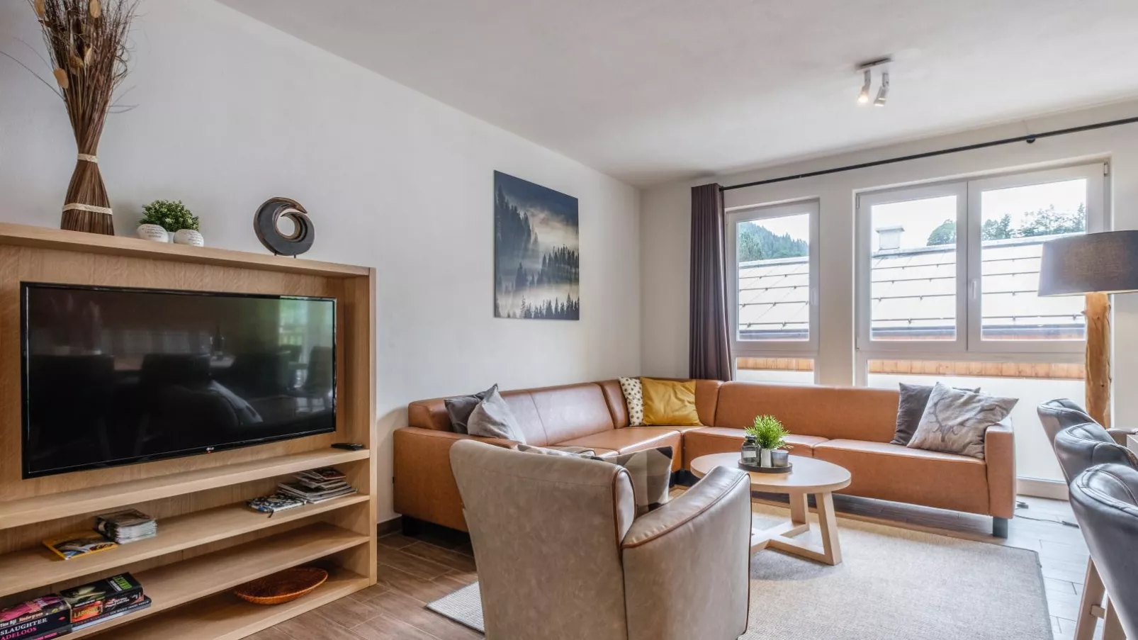 Emma Top 1-Living room
