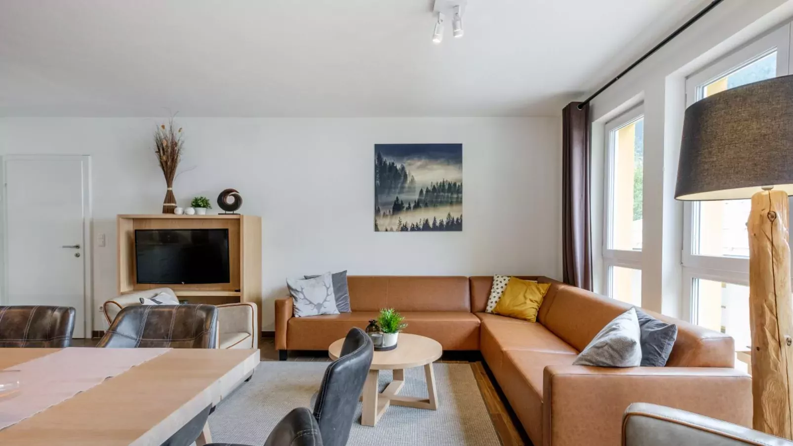 Emma Top 1-Living room
