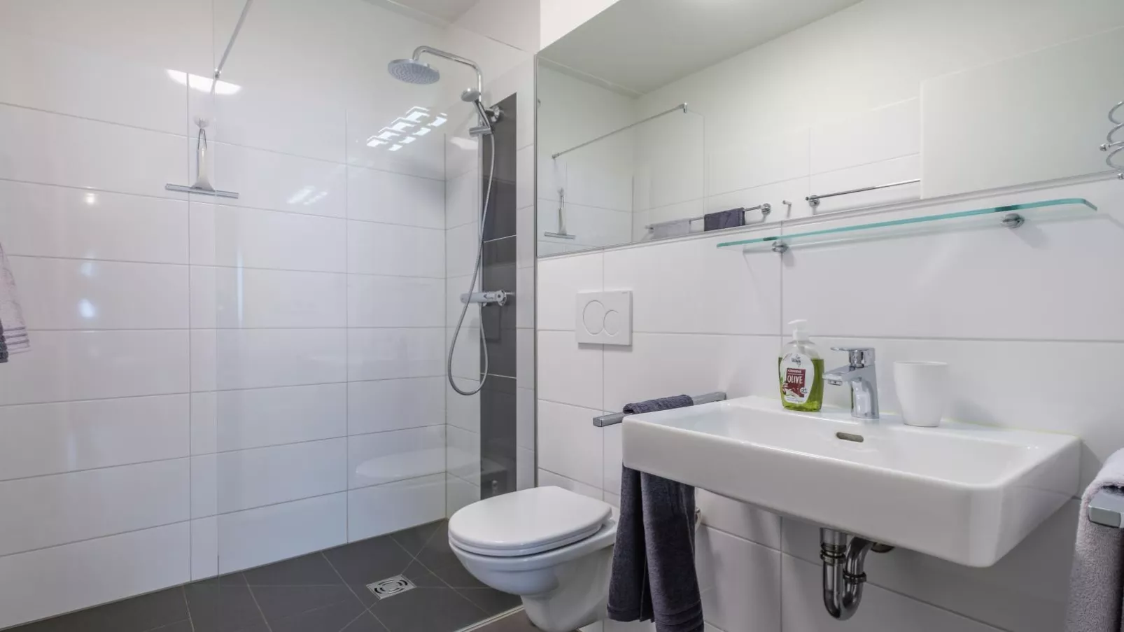 Emma Top 1-Bathroom
