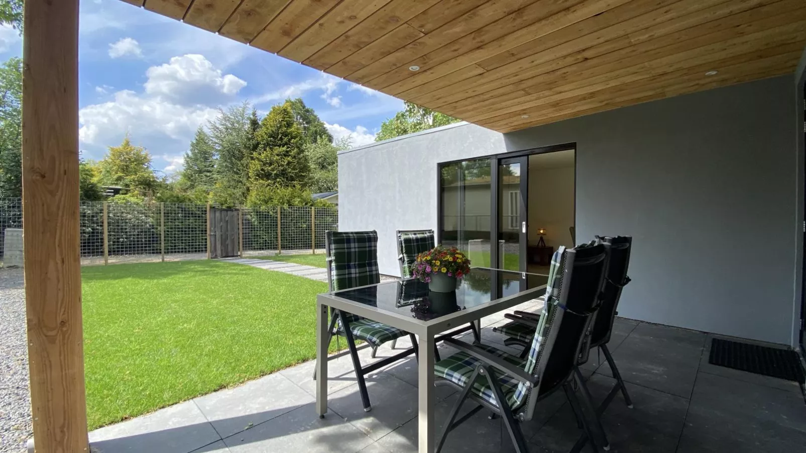 De Veluwse houtduif-Terrace balcony