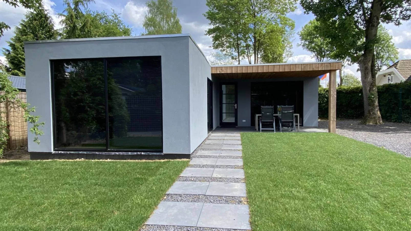 De Veluwse houtduif-Exterior summer