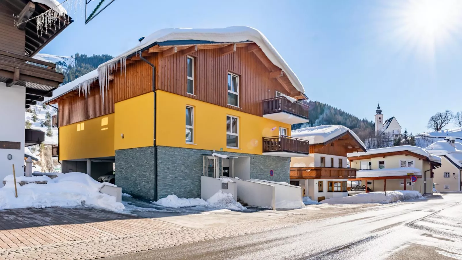 Emma Top 1-Exterior winter