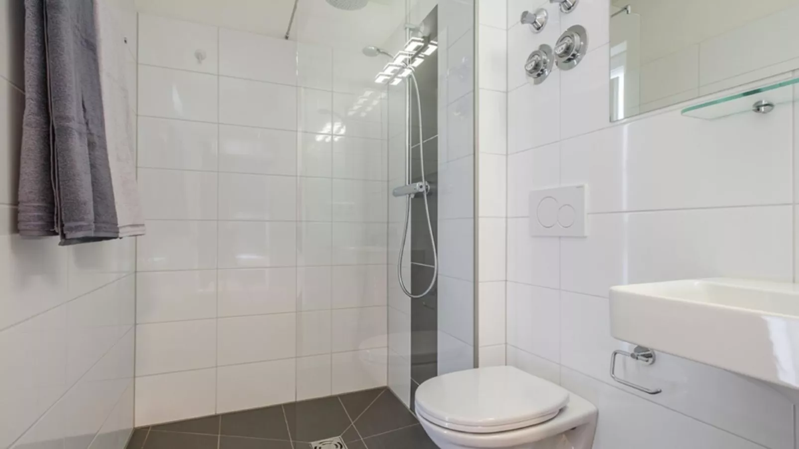 Emma Top 1 XL-Bathroom
