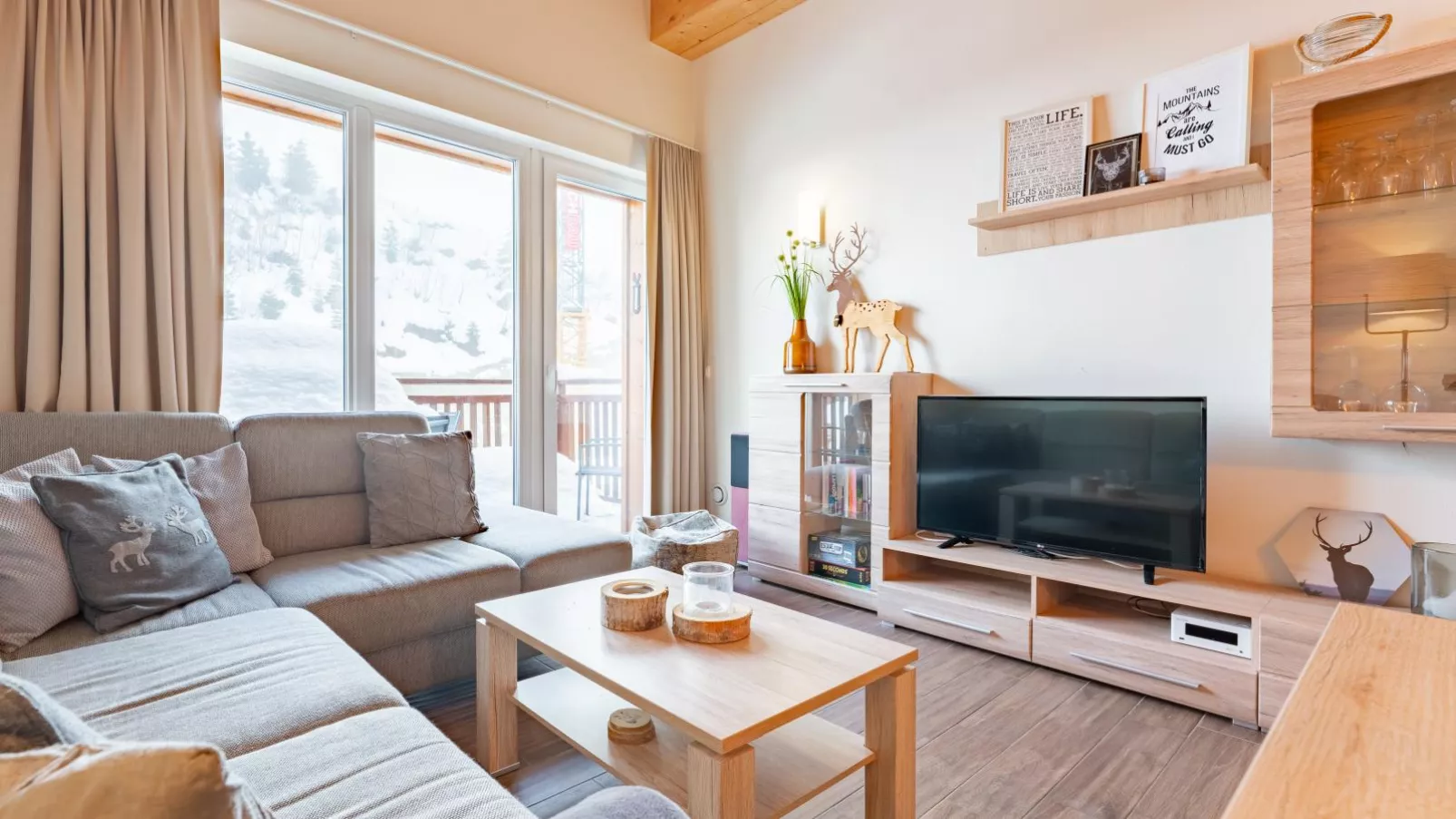 Emma Top 4-Living room