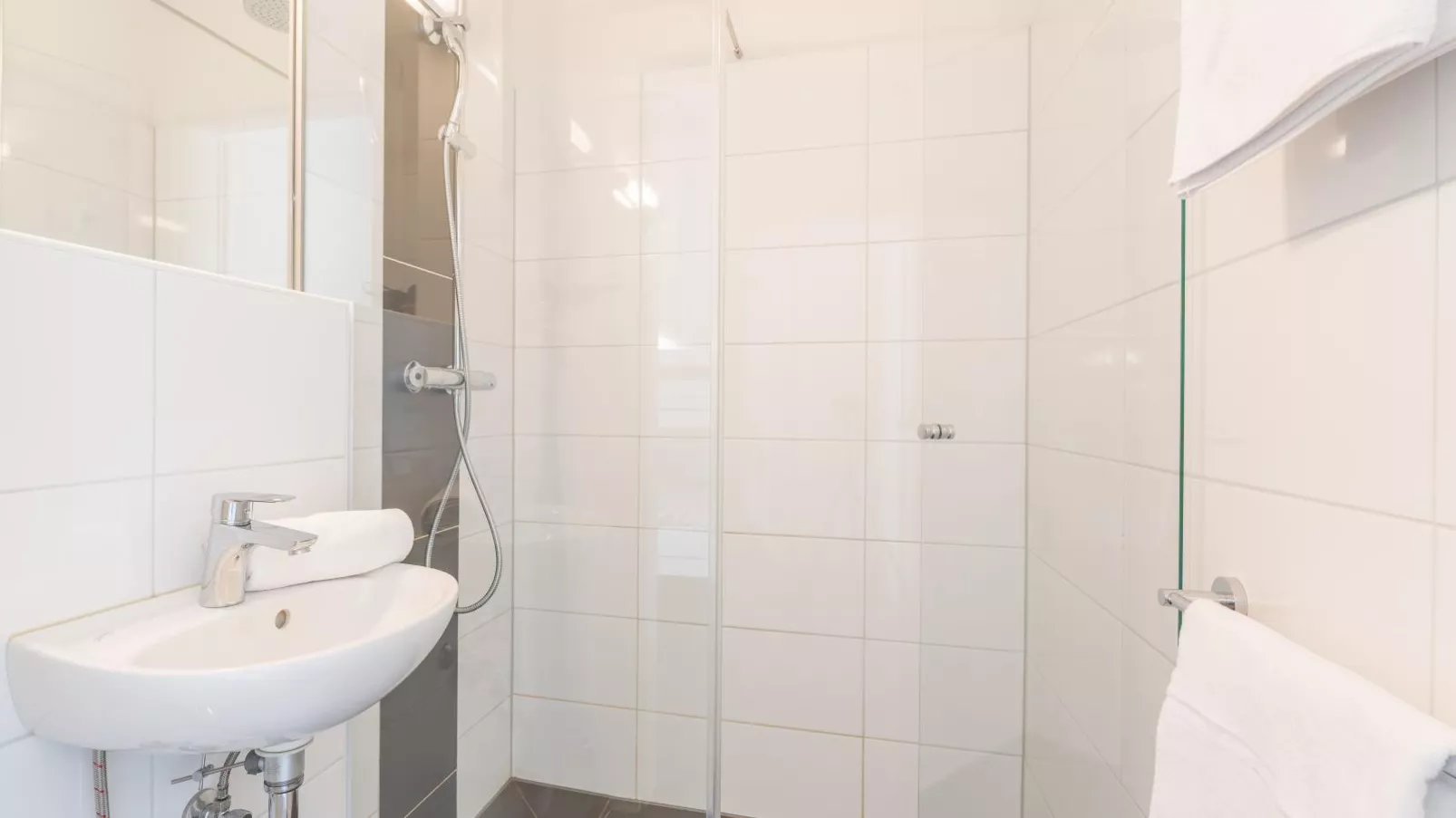 Emma Top 4-Bathroom