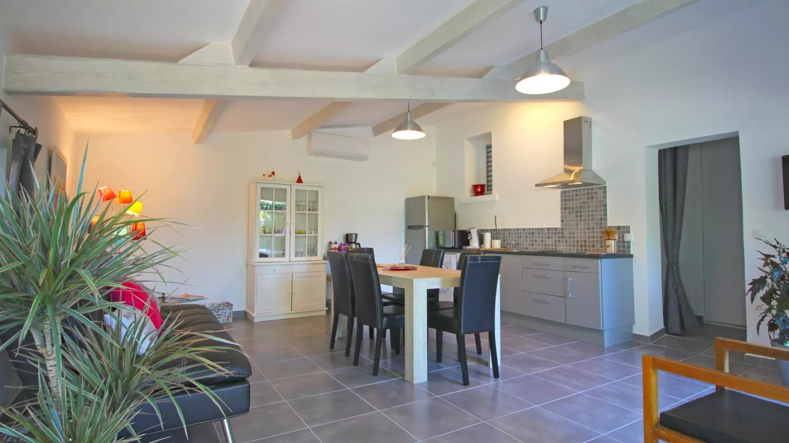 Les Platanes-Living room