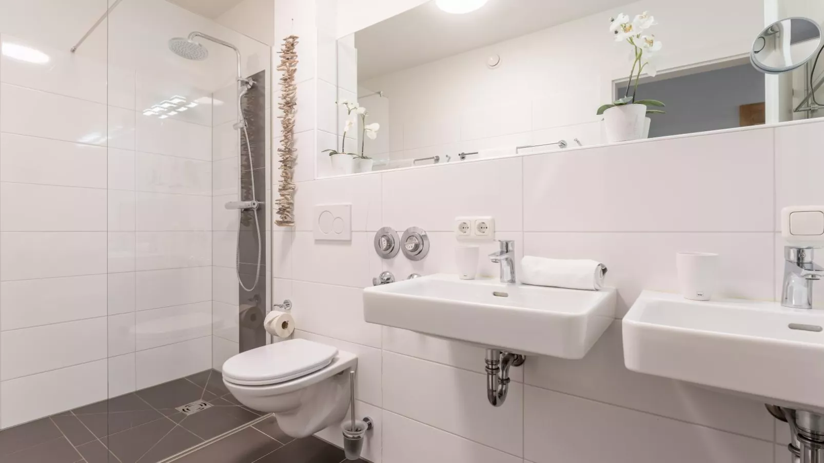 Emma Top 2-Bathroom