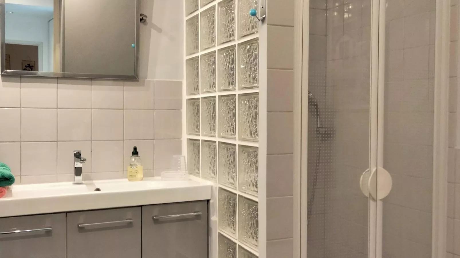Les Platanes-Bathroom