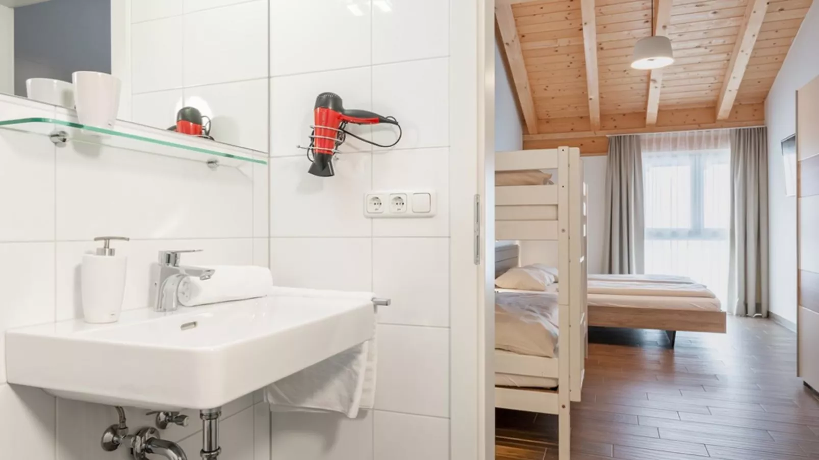 Emma Top 3-Bathroom