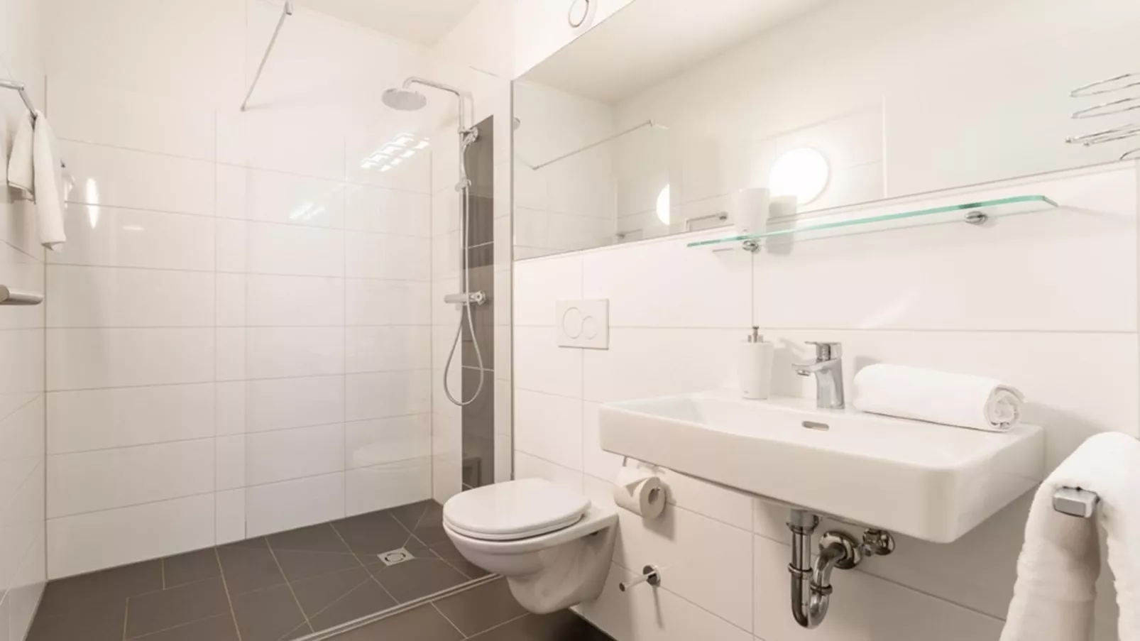 Emma Top 3-Bathroom