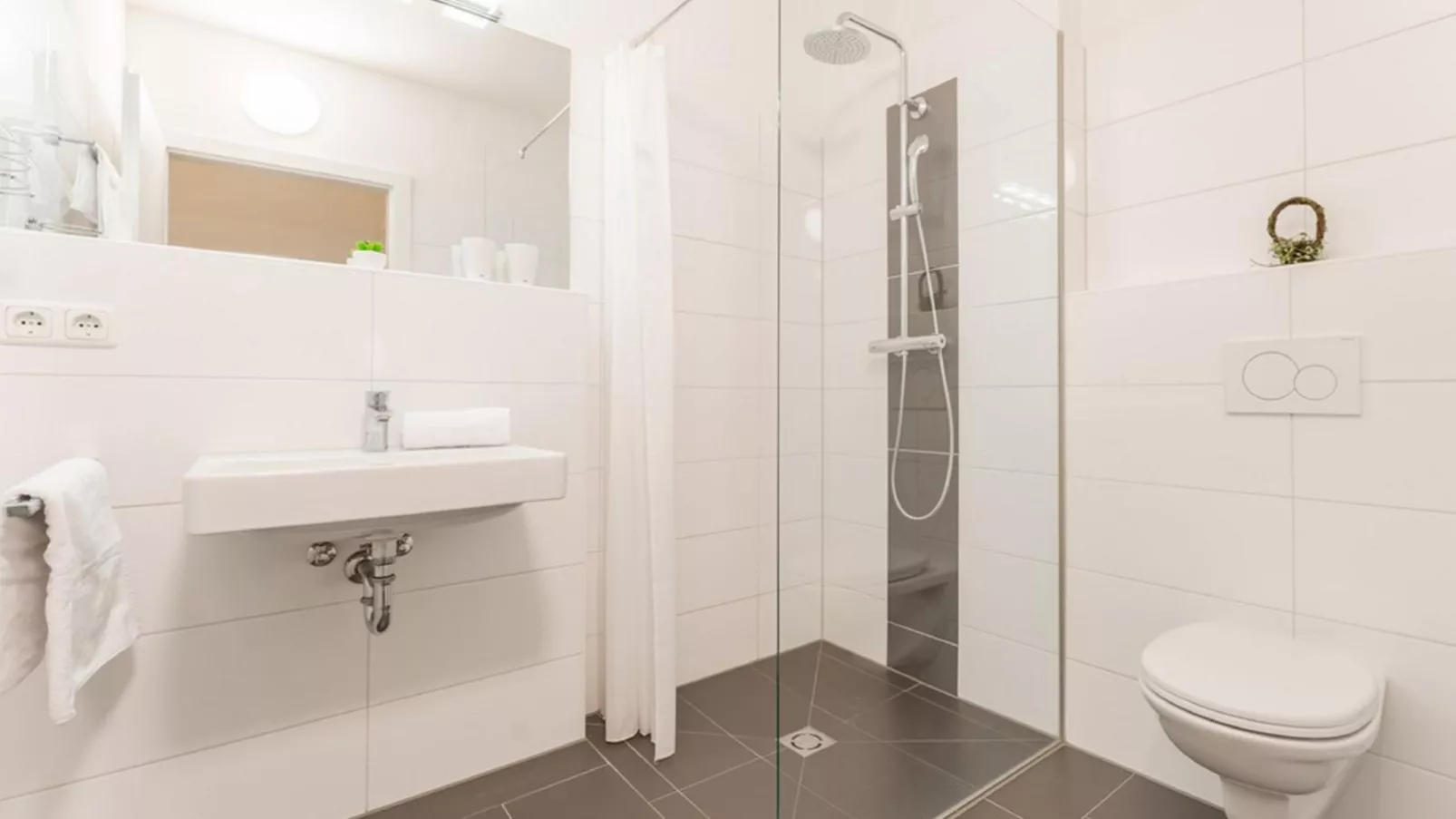 Emma Top 3-Bathroom
