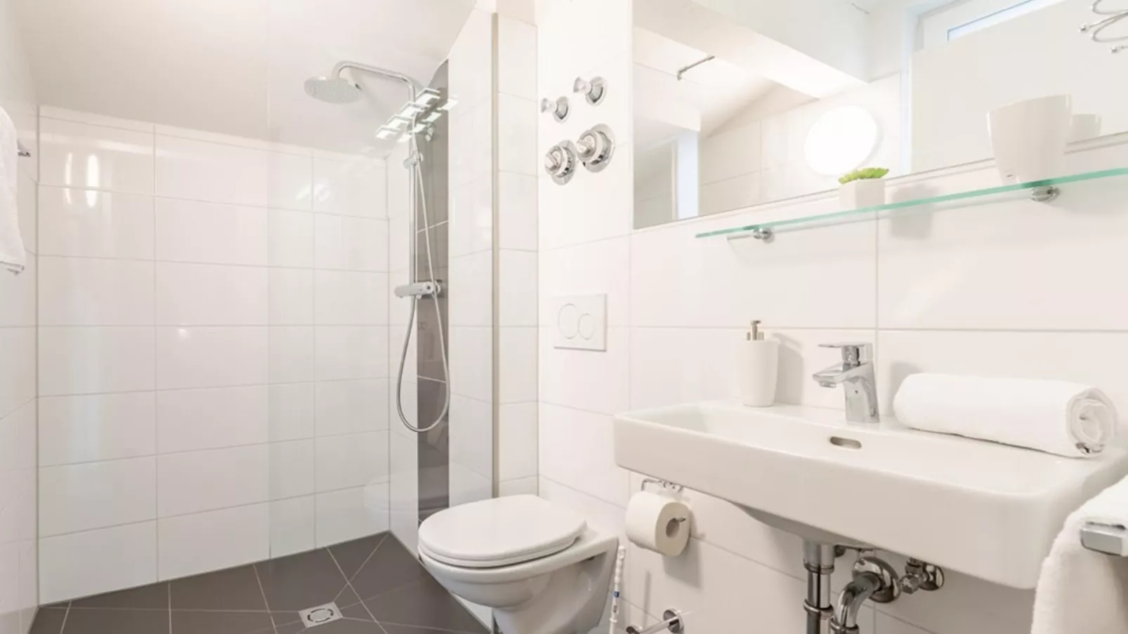 Emma Top 3-Bathroom