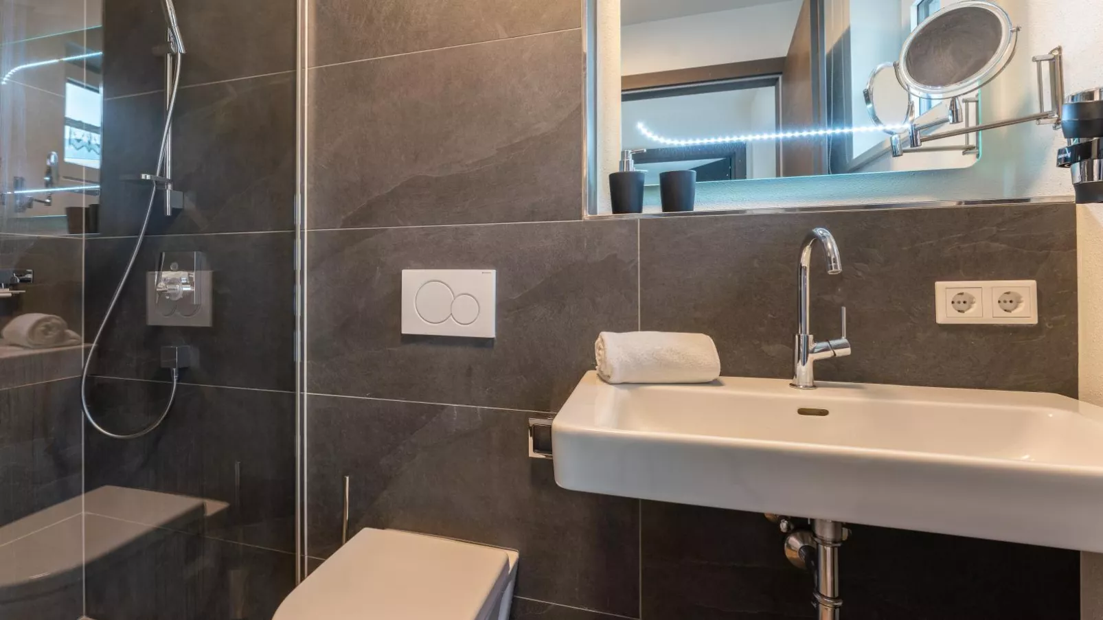 Green Garden Lodge B3-Bathroom