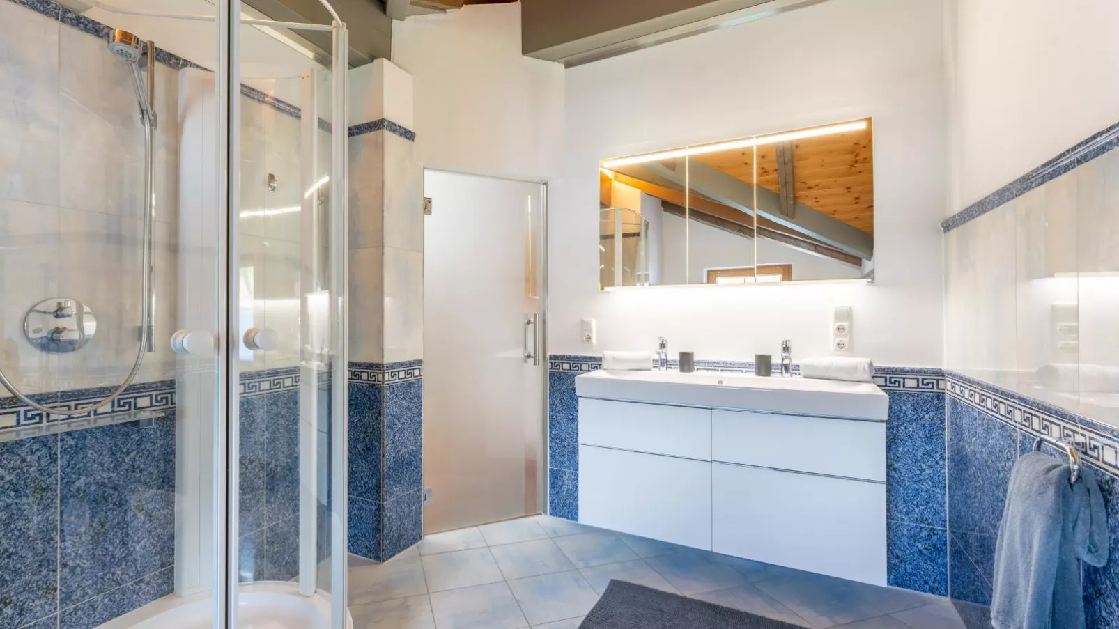 Traunerfeld-Bathroom
