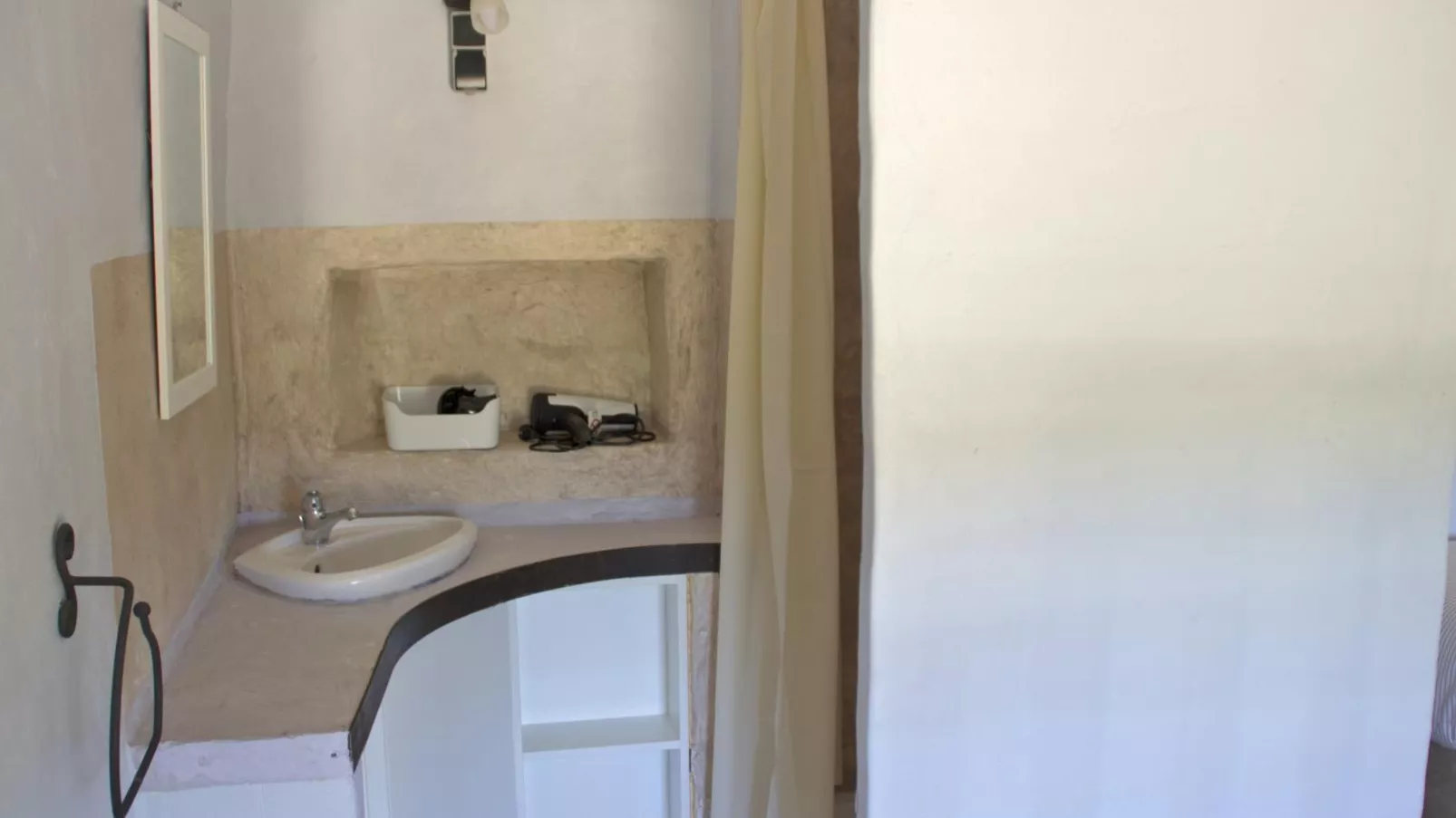 Petits Abayers-Bathroom