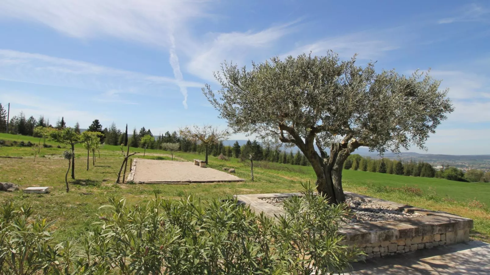 Grands Abayers-Gardens summer