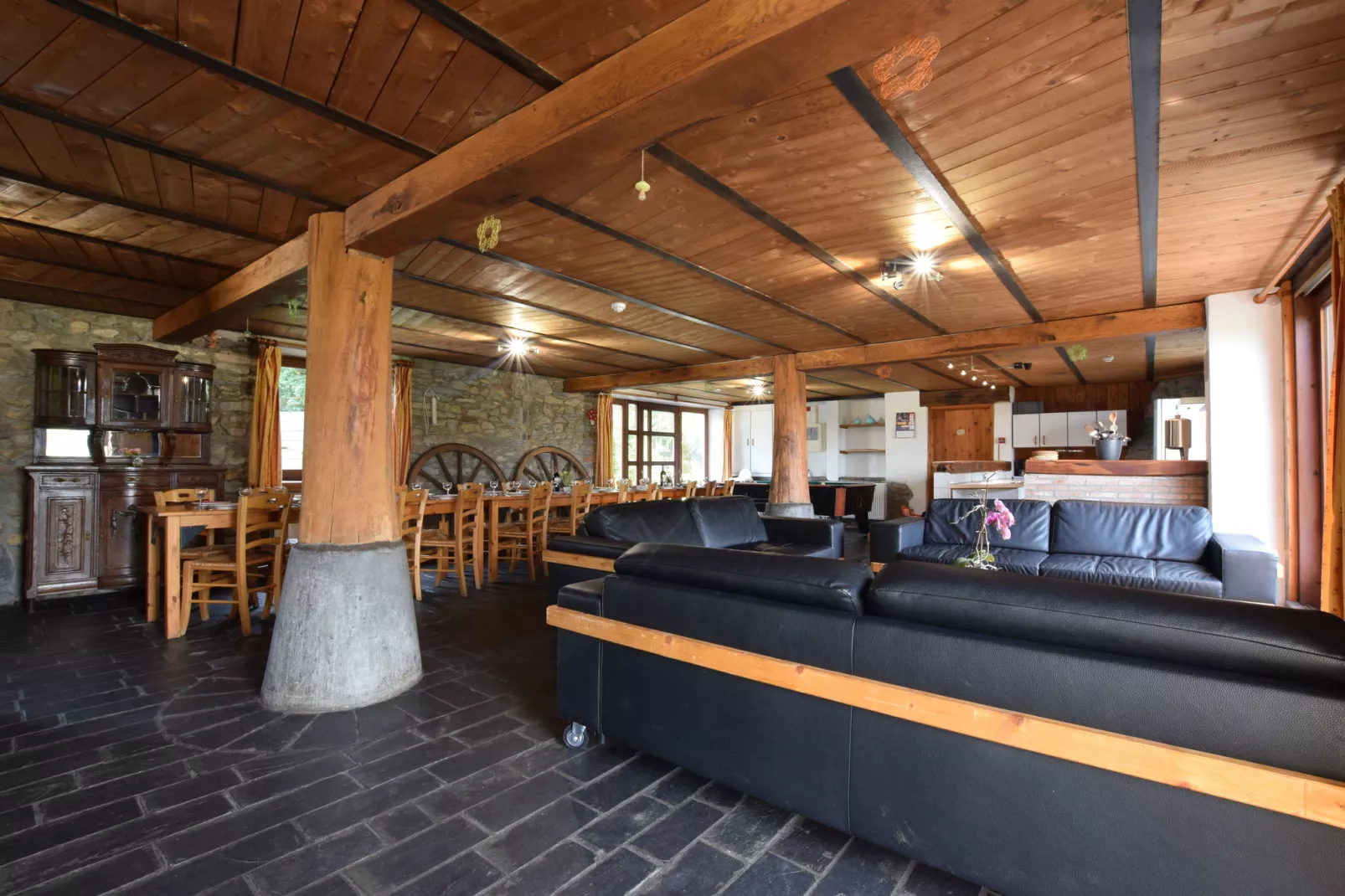 Dans les Champs-Living room