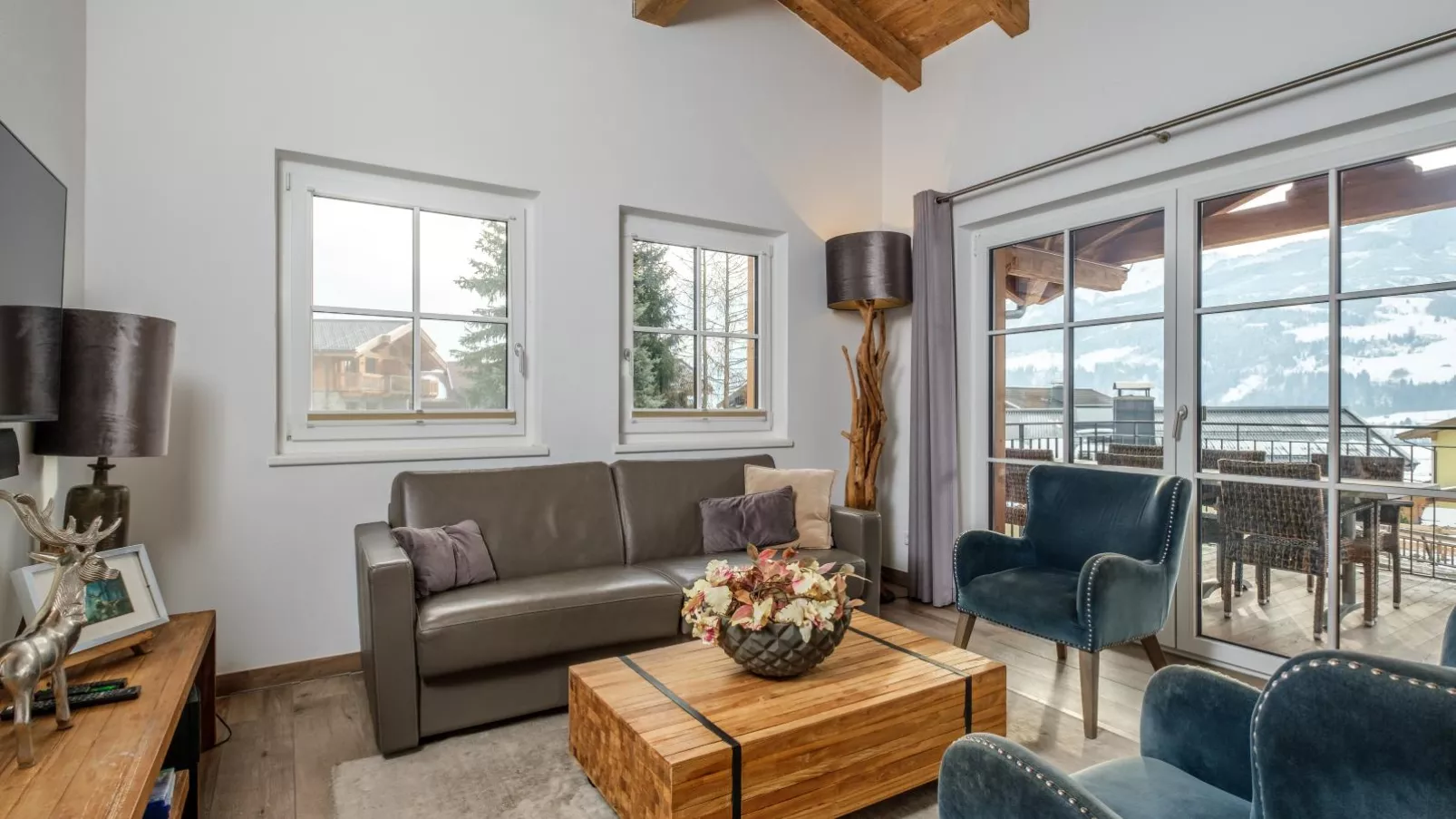 Luxury Tauern Suite Walchen Kaprun 8-Living room
