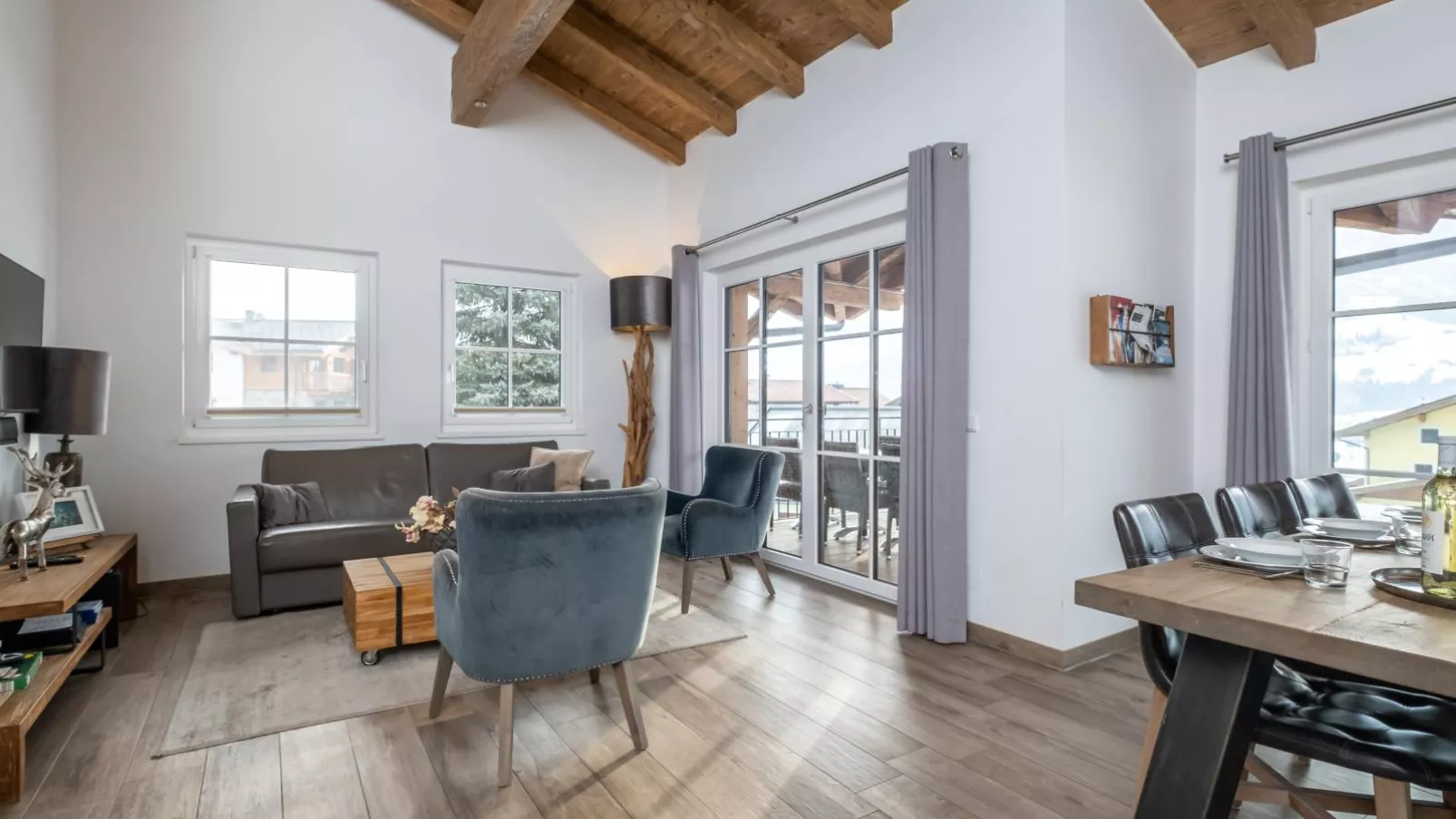 Luxury Tauern Suite Walchen Kaprun 8-Living room